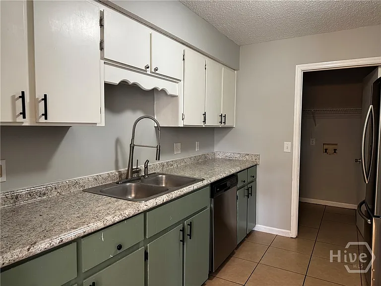 902 Black Willow Dr — Photo 2