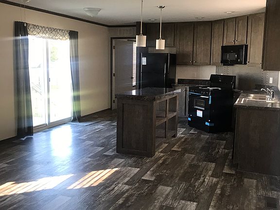 4th image of 250 SE Laurel St #1021