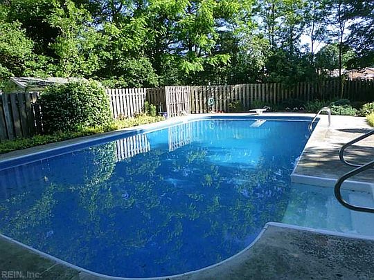 2nd image of 109 Valentine Cir
