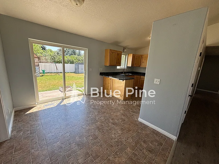 3920 E Deloy Dr — Photo 4