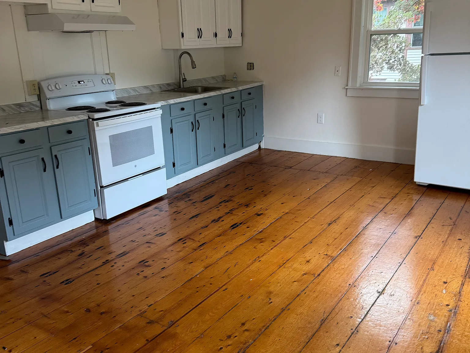 2 bed, 1000 sqft, $1,750 — Photo 1