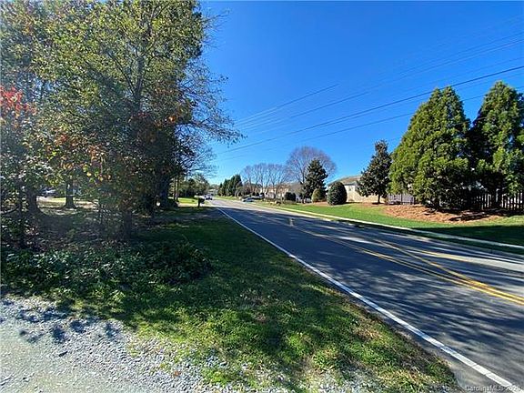 3rd image of 10715 Shopton Rd
