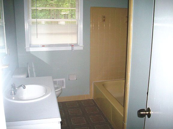 4th image of 3876 Rosita Ave
