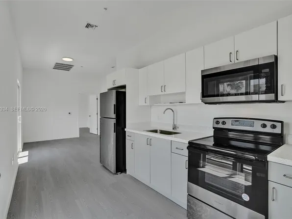 1567 NW 1st St #8, Miami, FL 33125