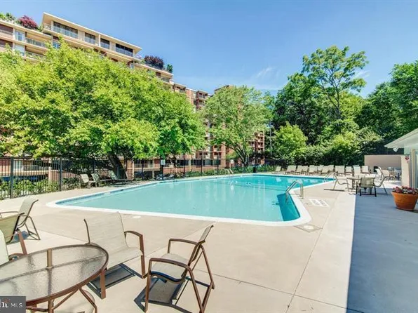 1200 S Arlington Ridge Rd, Arlington, VA