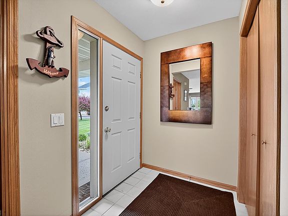 4th image of 10721 N Bay Shore Ln