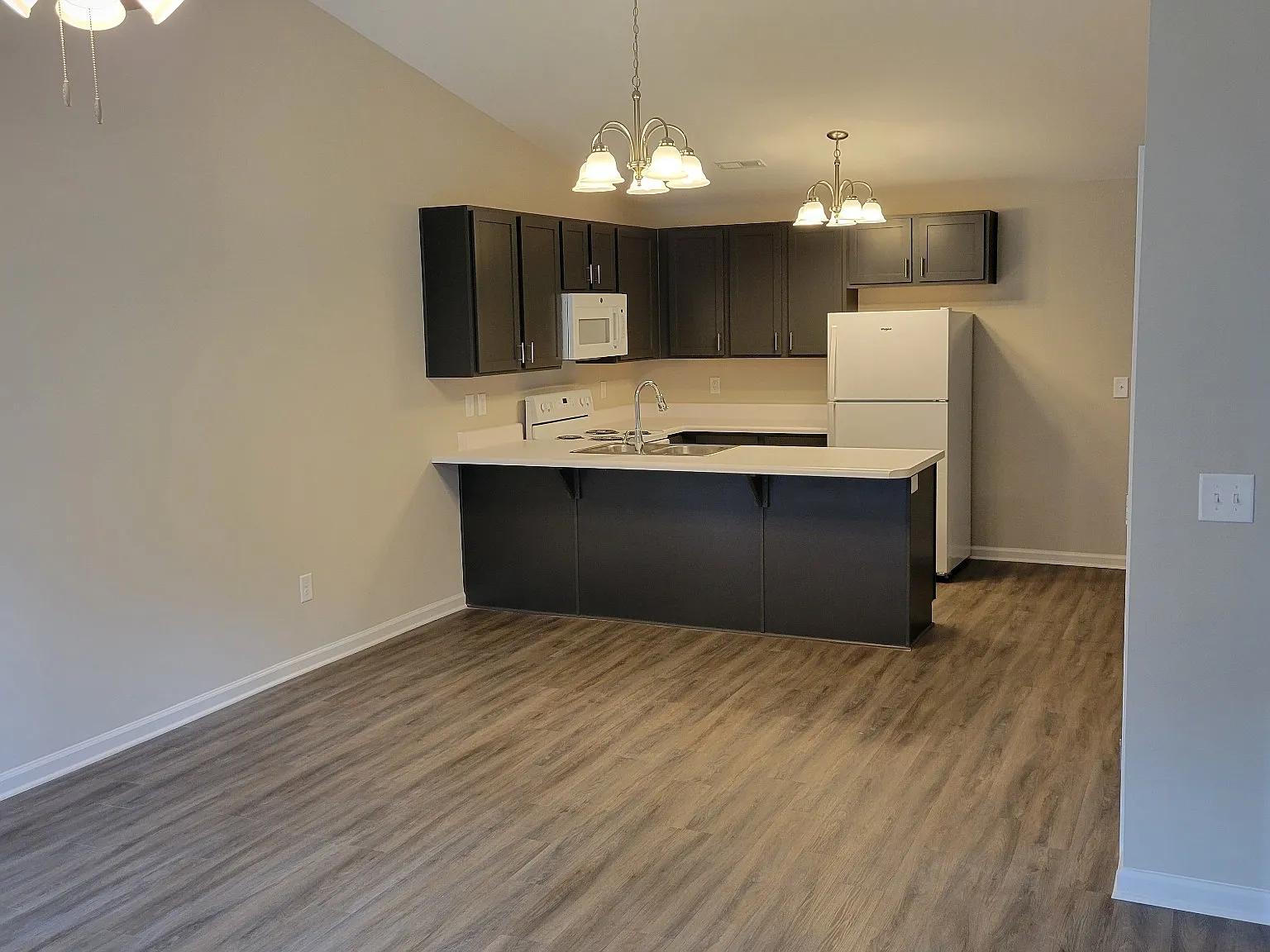 2746 Zoocrest Ave — Photo 4