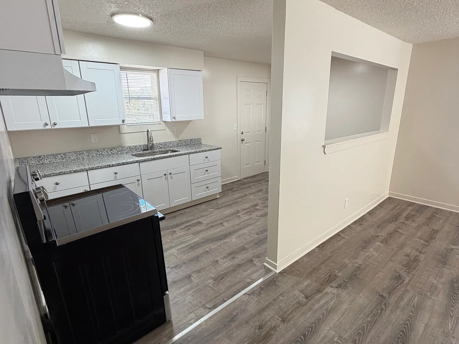 3 bed, 1000 sqft, $1,300 — Photo 3