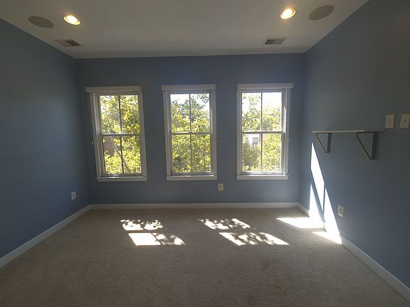 4th image of 4418 Longfellow St