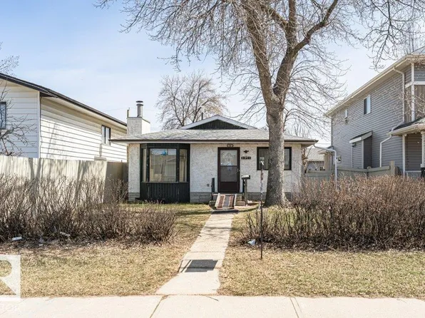 9921 162nd St NW, Edmonton, AB T5P 3L3