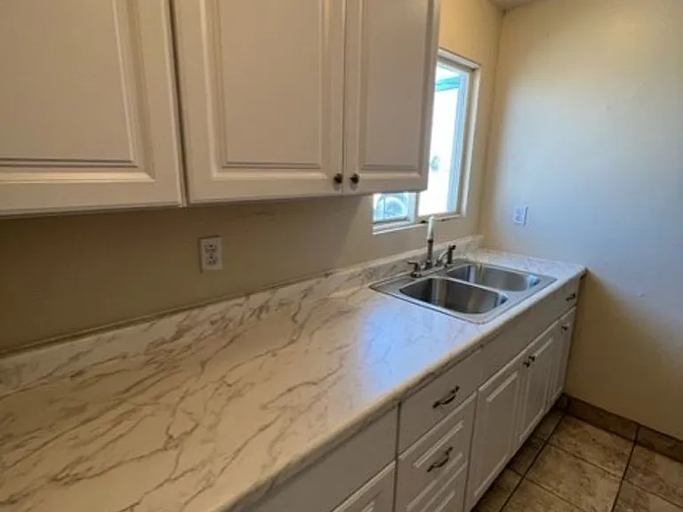 1092 E Hosking Rd — Photo 7