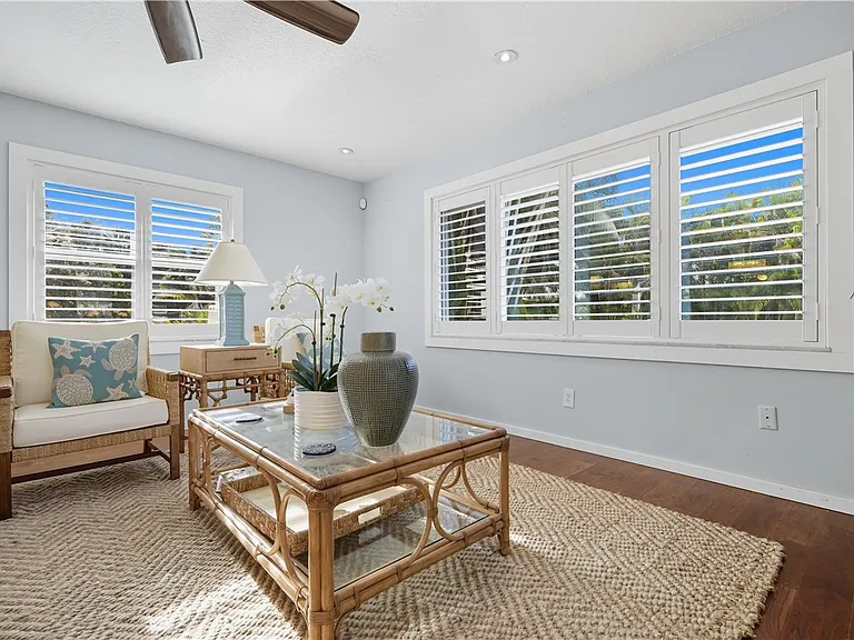 676 Royal Palm Pl — Photo 6