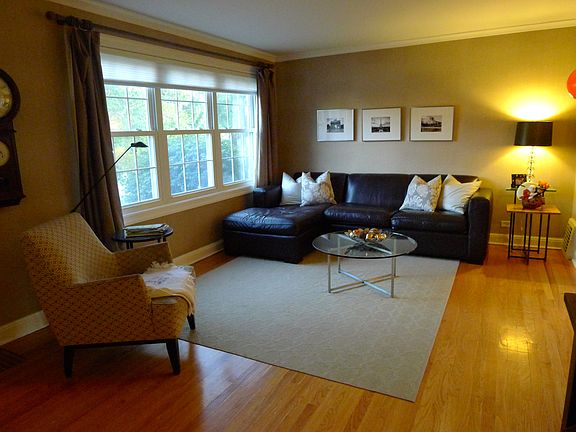 3rd image of 9740 S Avers Ave