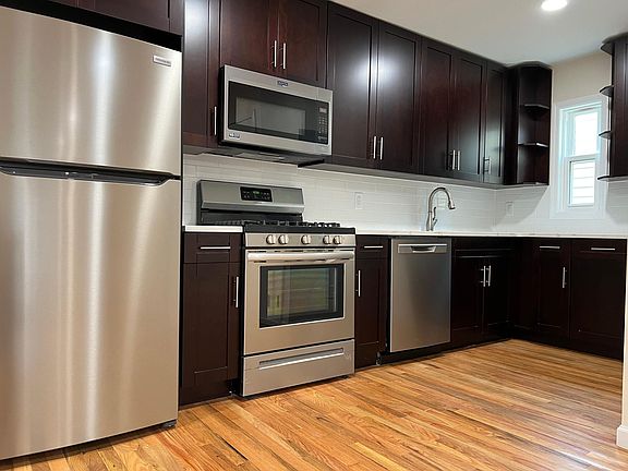 2nd image of 32 Giles Ave #2