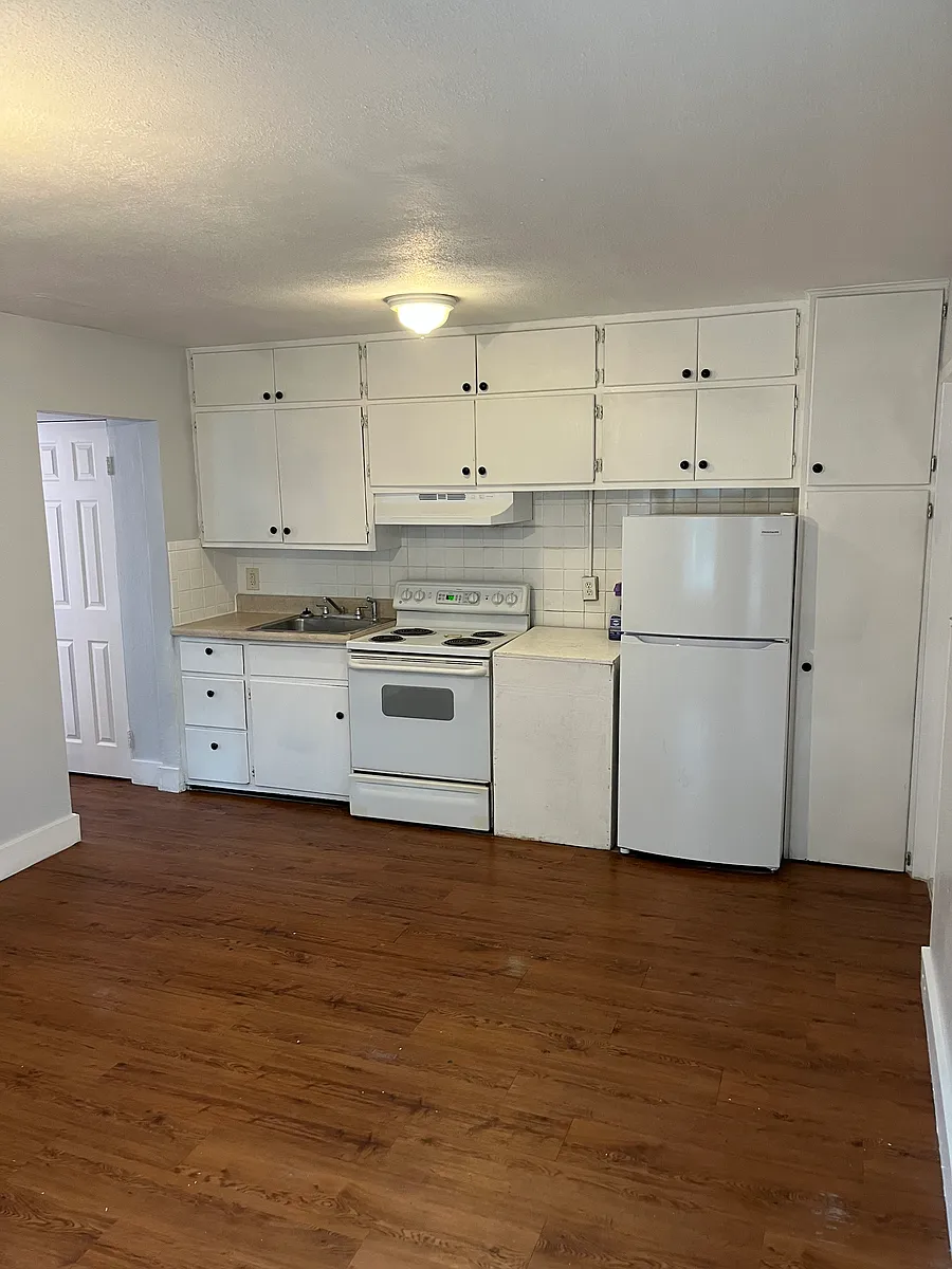 Building Photo - 415 1st Ave NE #415