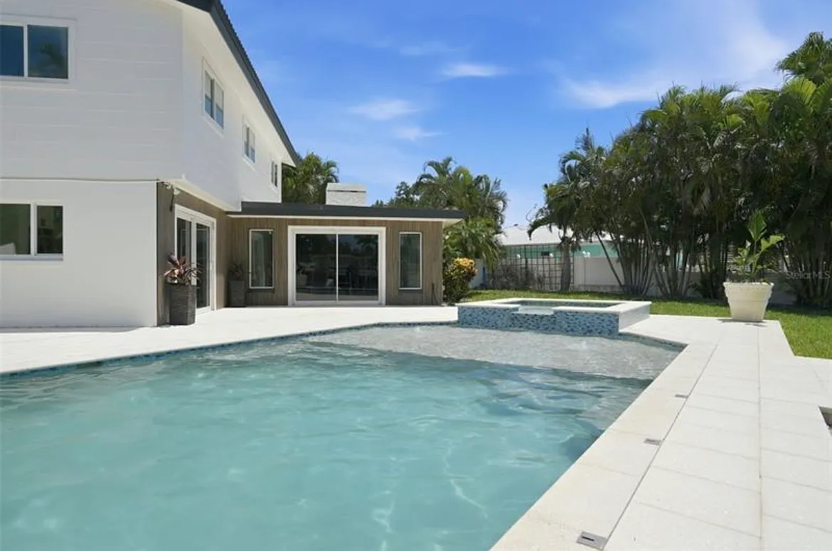 5 bed, 3.5 bath, 2888 sqft, $7,950 — Photo 3