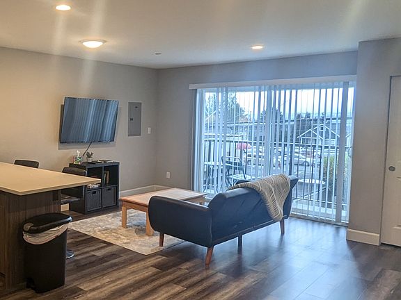 2nd image of 3623 Hoyt Ave Unit 3