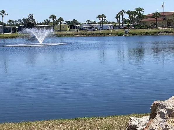 82 La Costa Dr, Nokomis, FL 34275