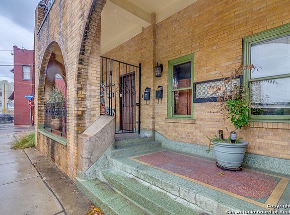 2nd image of 604 S Saint Marys St APT A