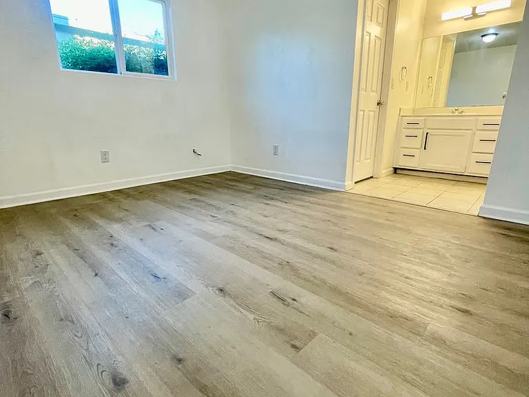 1712 Sylvan Ave — Photo 2
