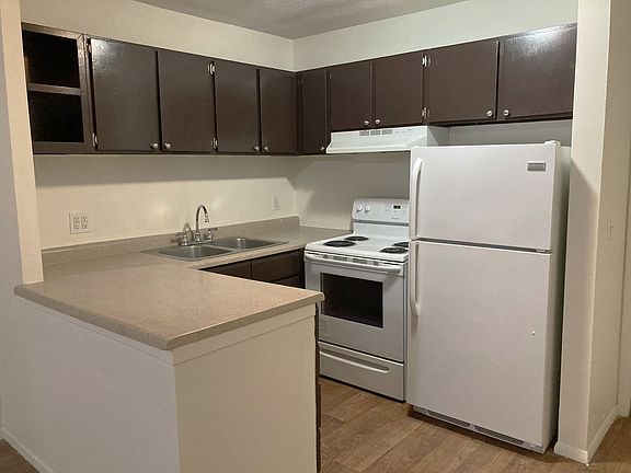 3rd image of 837 S 400 E APT 6