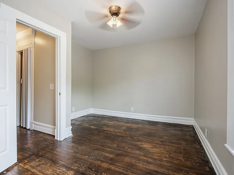1146 S Plymouth Ave — Photo 12