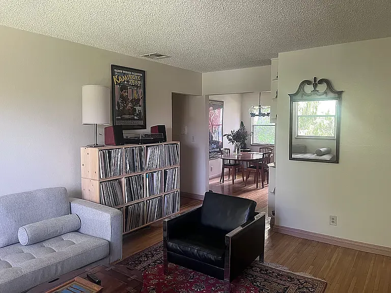 2 bed, 1.5 bath, 906 sqft, $1,550 — Photo 4