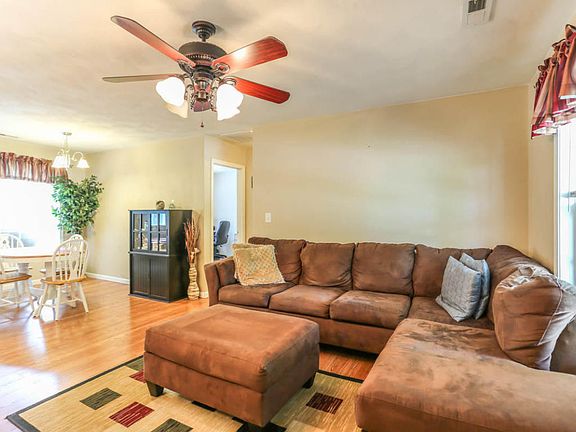 2nd image of 2409 Deerfield Ct SE