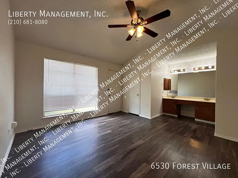 6530 Forest Vlg — Photo 22