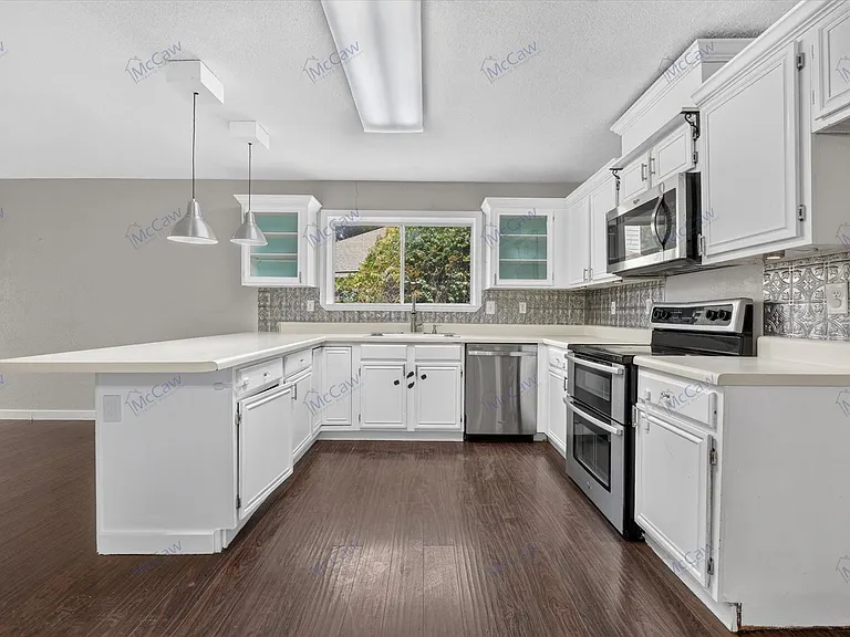 7001 Bentley Ave — Photo 10