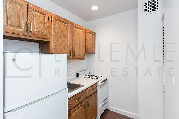 Rented by LC Lemle Real Estate Group | media 6