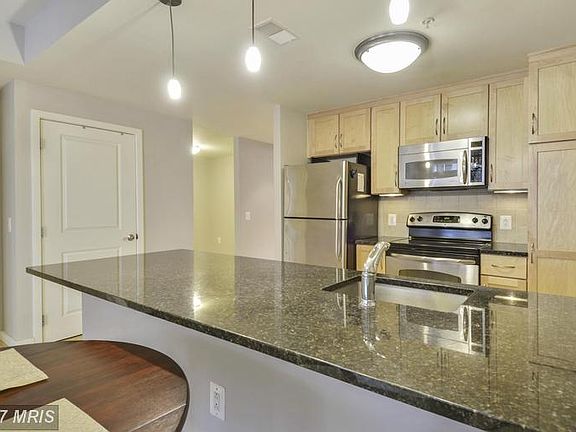 4th image of 888 N Quincy St Unit 509