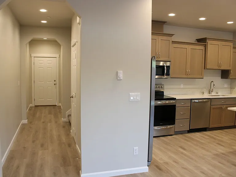 14916 Canyon Rd E — Photo 33