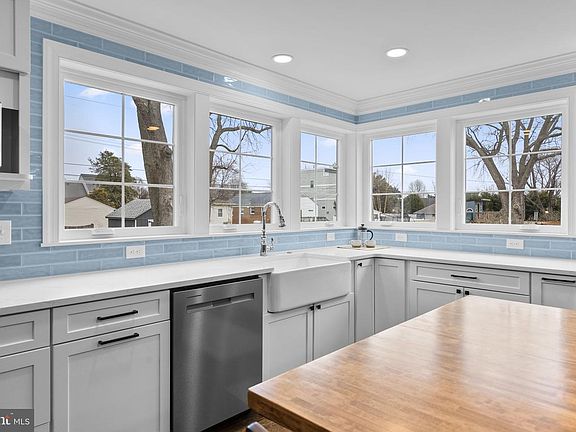 5th image of 112 Elliott Pl