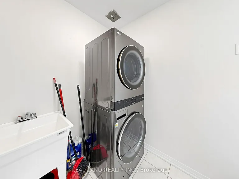 24 Sissons Way — Photo 39