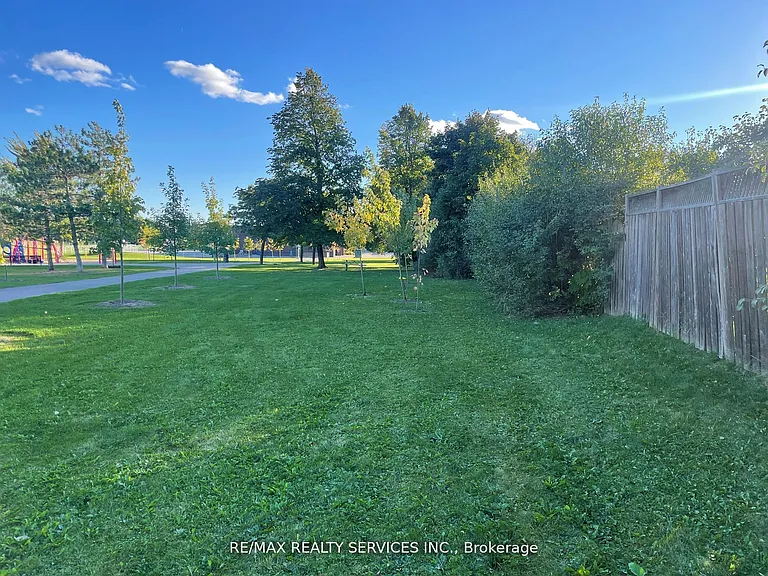 81 Glenforest Rd — Photo 19