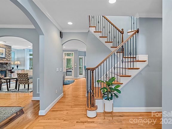 4th image of 8914 Radford Ct