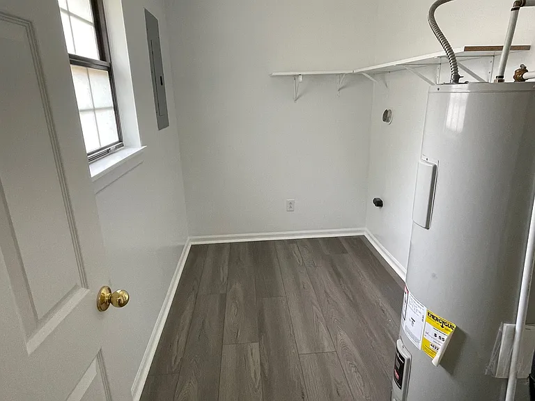 1117 E 105th St #1117 — Photo 2