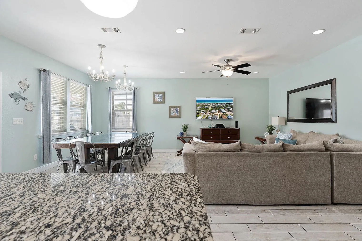 7 bed, 5.0 bath, 2809 sqft, $6,943 — Photo 1