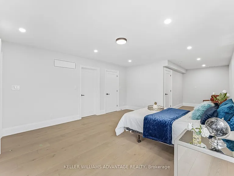 711 Hillview Cres — Photo 36