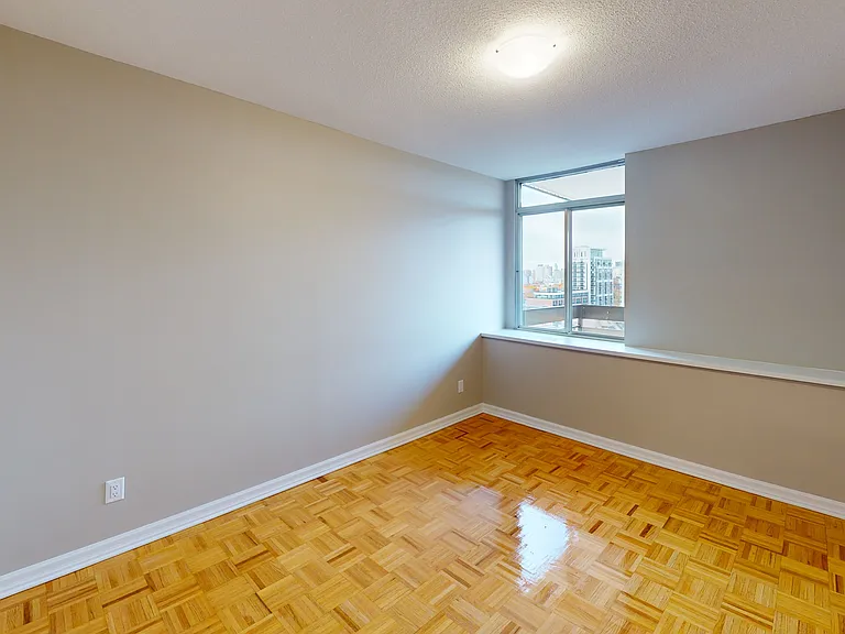 211 Wurtemburg St — Photo 19