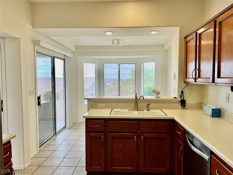 2720 Hope Forest Dr — Photo 5