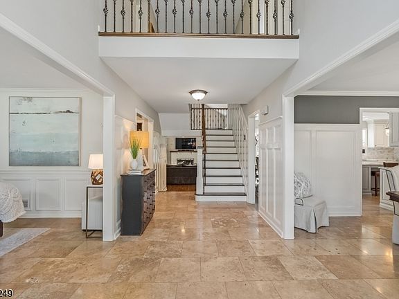 3rd image of 120 Woods End Dr