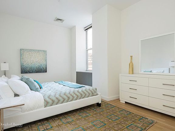 5th image of 419 W 55th St #303