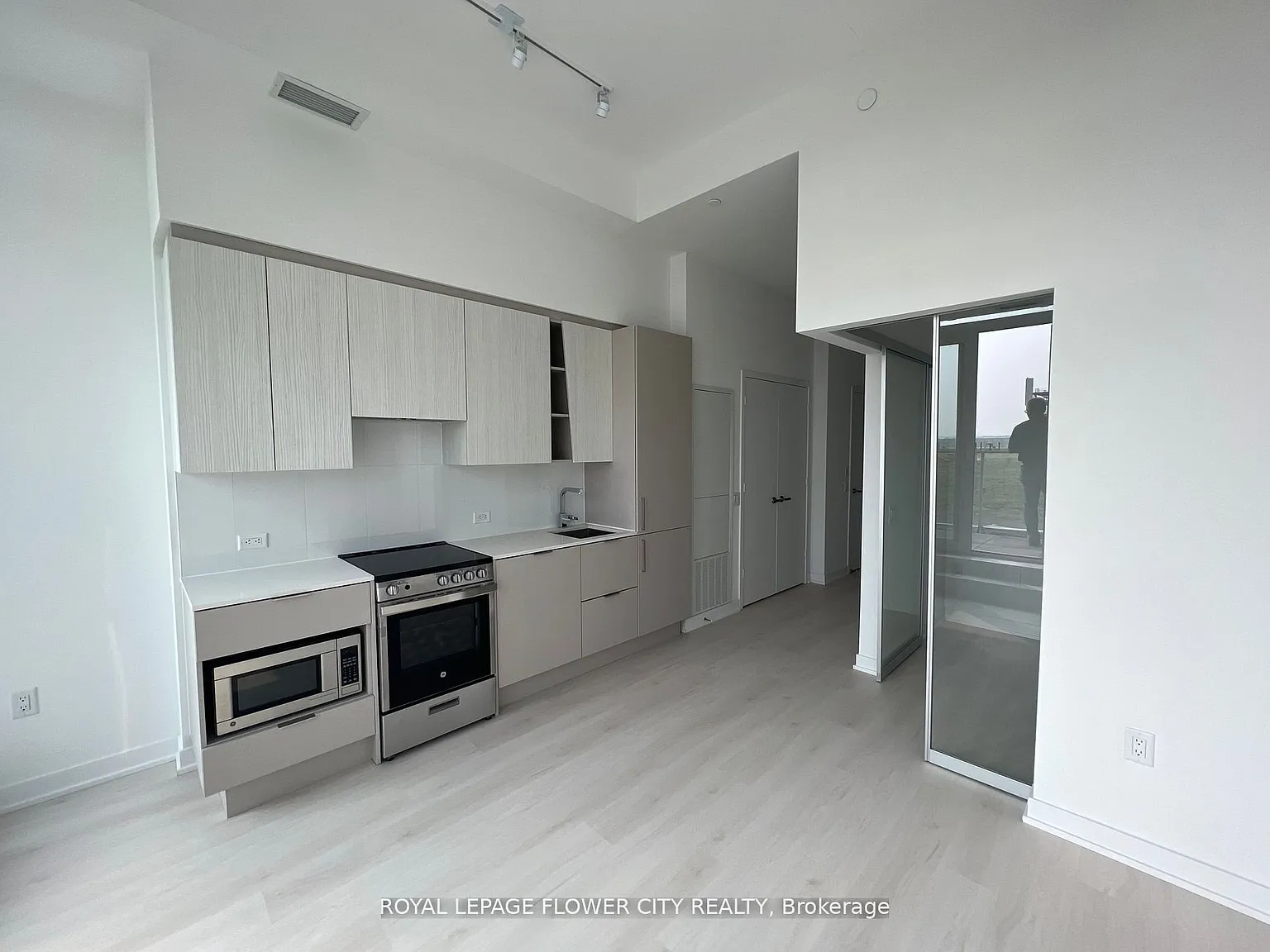 2 bed, $2,400 — Photo 2