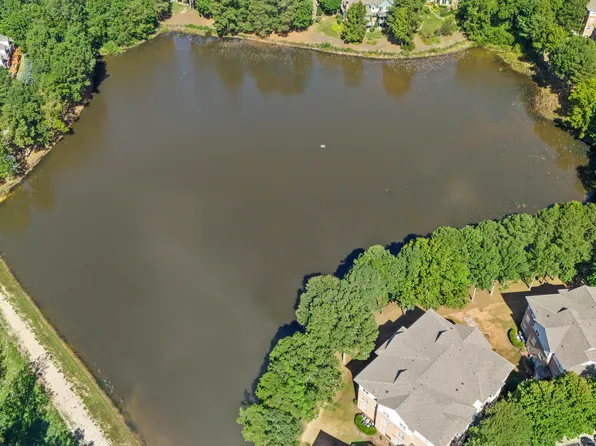 8011 Allyns Landing Way APT 302, Raleigh, NC 27615