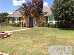 929 Granite Ln, Desoto, TX 75115