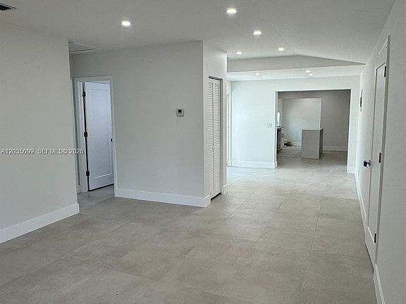 4th image of 4028 SW 49th Ct