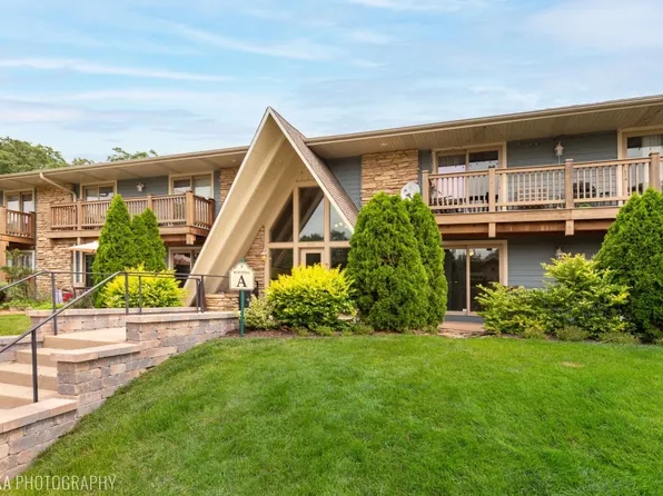 300 Opatrny Dr APT 101, Fox River Grove, IL 60021