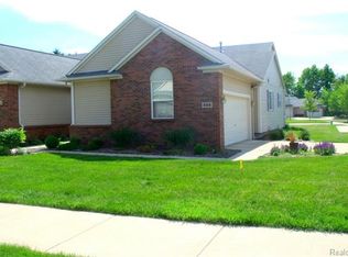 668 Shoreline Dr, Fenton, MI 48430